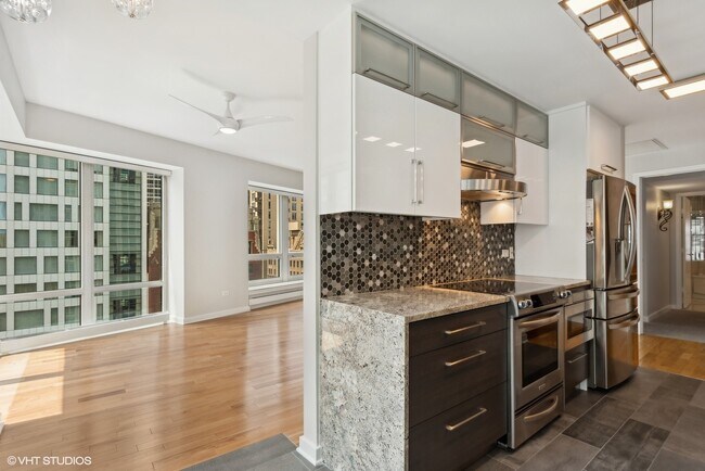 Building Photo - 57 E Delaware Pl