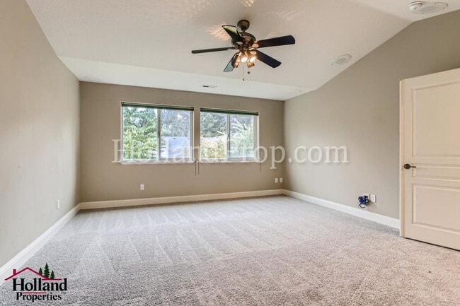 Building Photo - Bright & Spacious 3-Bedroom Hillsboro Home Backing to Green Space!