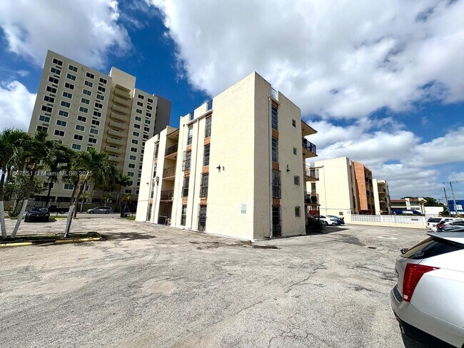 Building Photo - 1051 SW 1st St