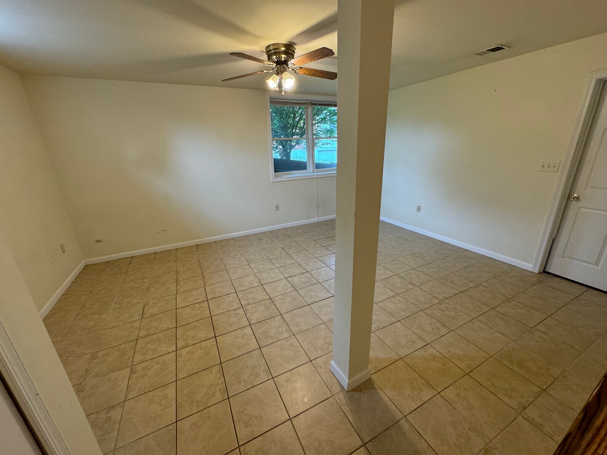 Huge second family room - 45 S Colonial Dr