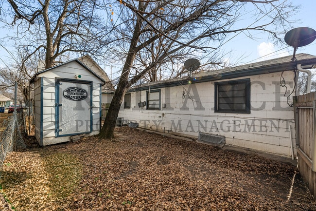 Building Photo - 2118 E 1st St N