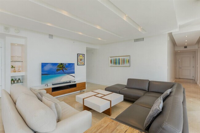 Building Photo - 3101 S Ocean Dr