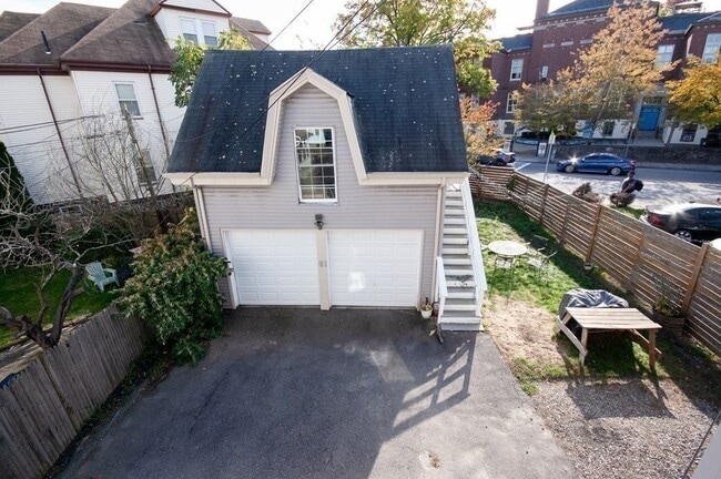 Building Photo - 30 Thornley St