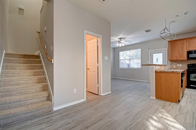 Building Photo - 243 Drake Run Ln