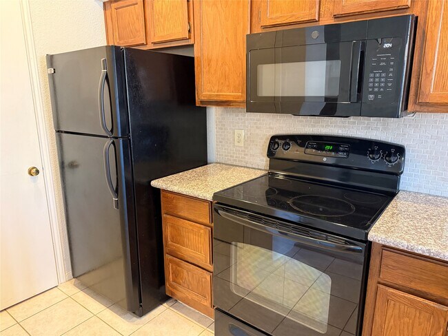 Building Photo - 2121 El Paseo St