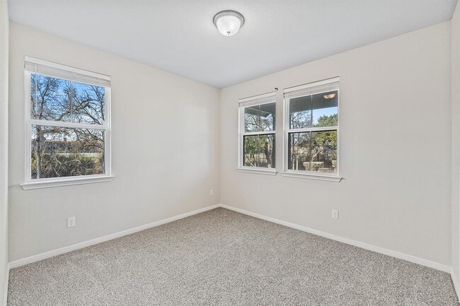 Building Photo - 313 Michaelis Dr