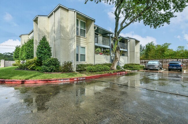 Building Photo - 4001 E NASA Pkwy