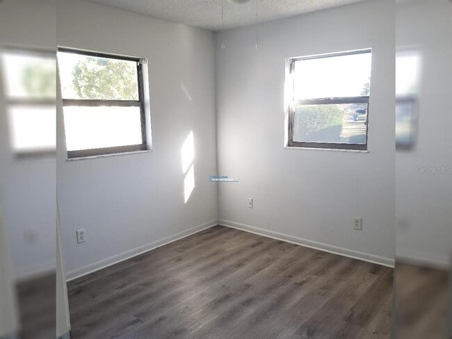 Building Photo - 4486 Yorkshire Ave