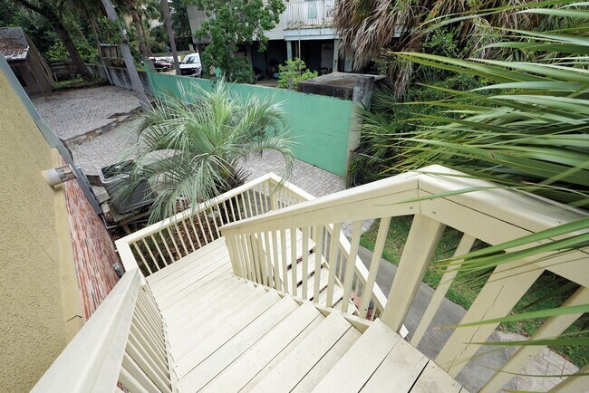 Building Photo - Waterfront in Shalimar with Dock and Lift
