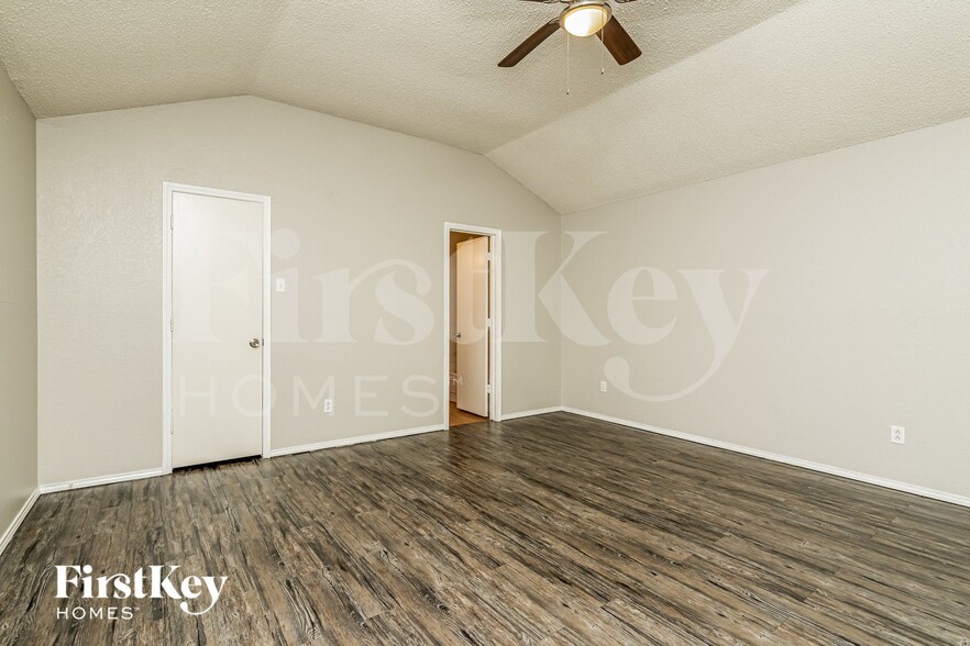 Building Photo - 2661 Claremont Dr