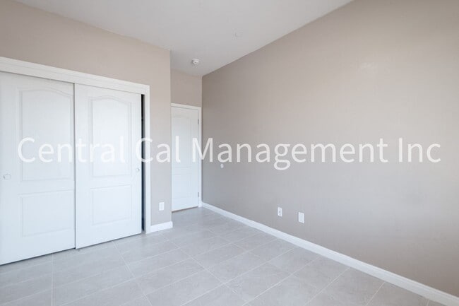 Building Photo - 4 Bedroom, 3 Bath Home in the Desired Southwest - $2595 per month!