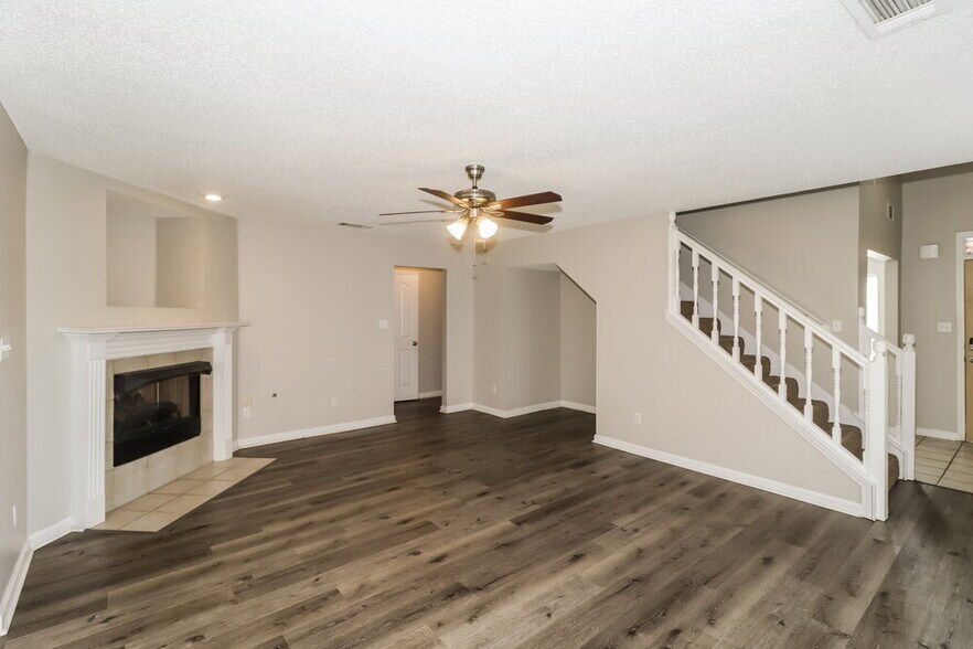 Building Photo - 4834 Graham Lake Dr