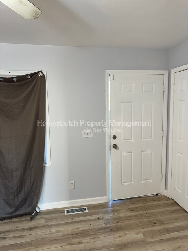 Building Photo - 850 St Bartholomew Dr