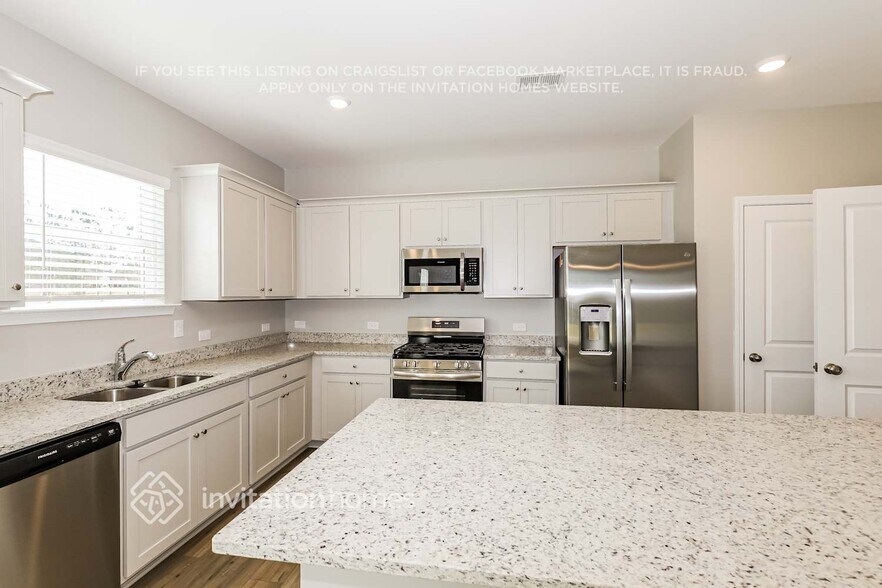 Building Photo - 532 Almere Dr