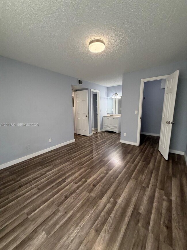 Building Photo - 1306O0 Vista Isles Dr