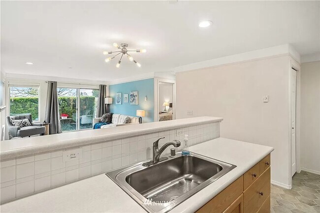 Building Photo - 15330 Sunwood Blvd