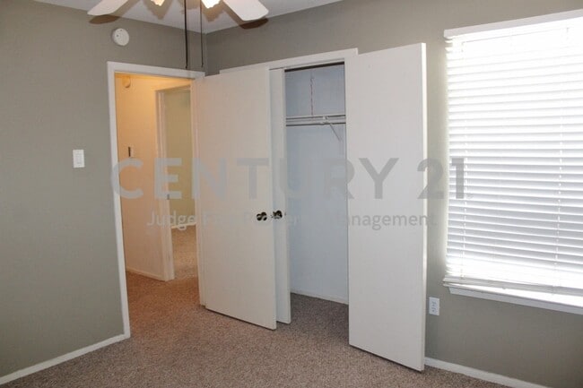 Building Photo - Charming 2-Story 2/1.5 Condo For Rent!
