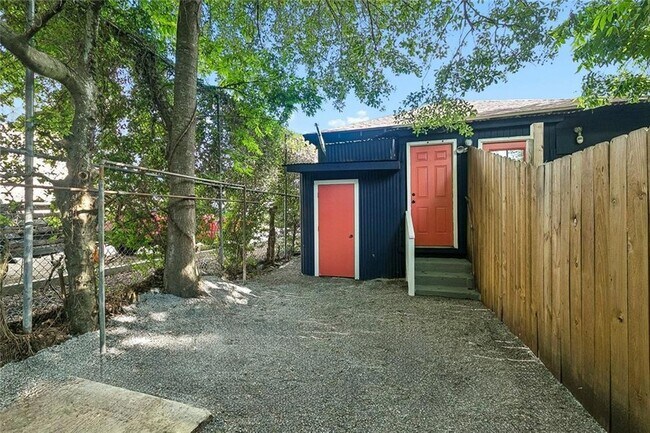 Building Photo - 2646 Jonquil St