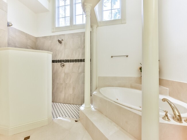 Building Photo - 166 E Capstone Cir