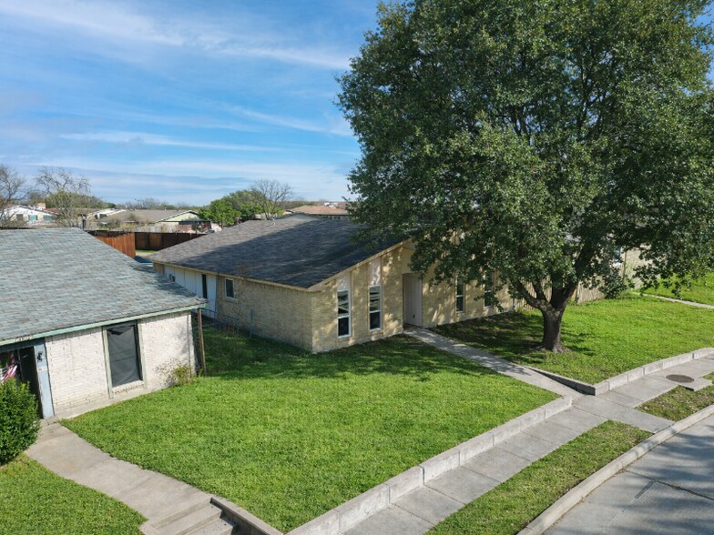 Building Photo - 6013 Cedar Ln