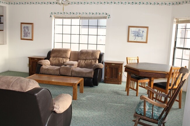 Building Photo - Riverfront 4 Bedroom Vacation Home Includes utiliities