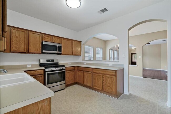 Building Photo - 702 Pampas Ricas Dr