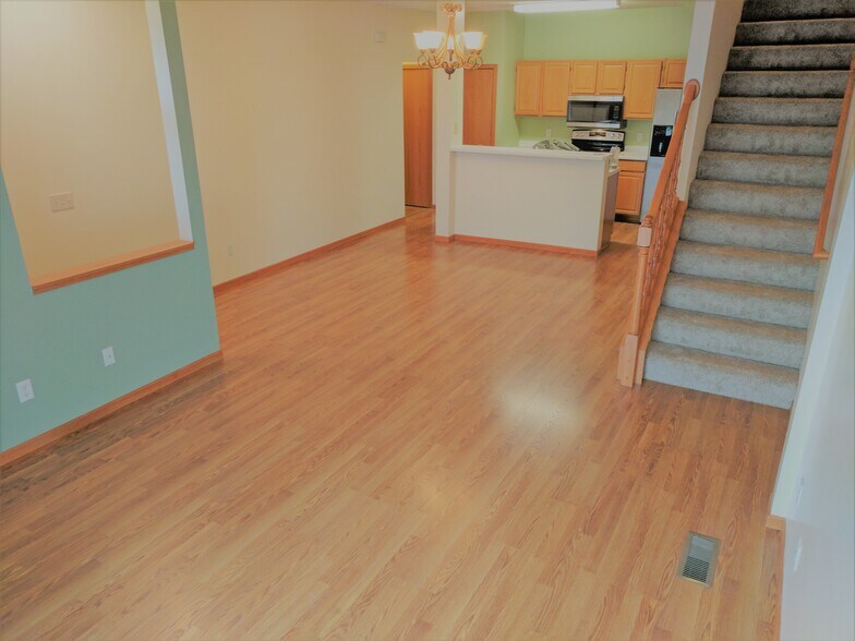 Building Photo - 3625 Vermilion Court North