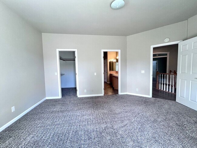 Building Photo - 5 Bedroom Home with a POOL in Folsom