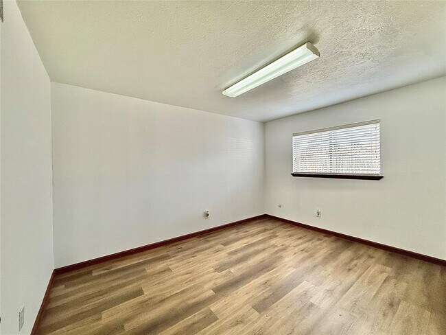 Building Photo - 7111 El Sereno Dr