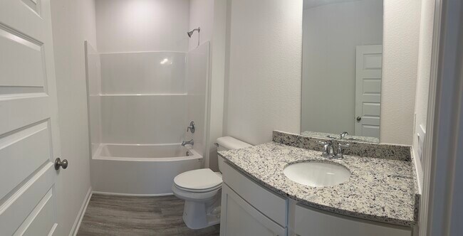 Building Photo - 96 Sweetthorn St
