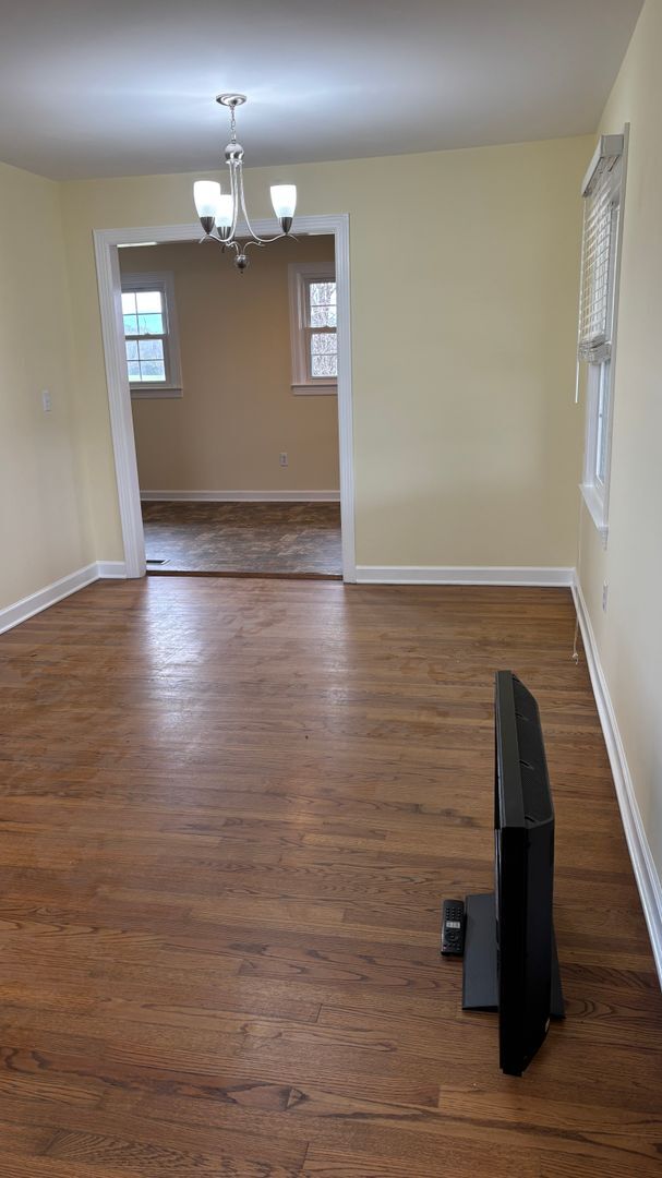 Building Photo - Large 4 Bedroom House in Quiet Country Setting