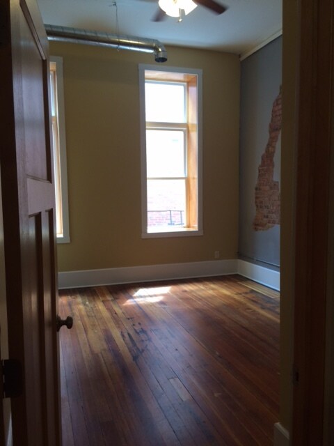 Building Photo - 309 N Main St