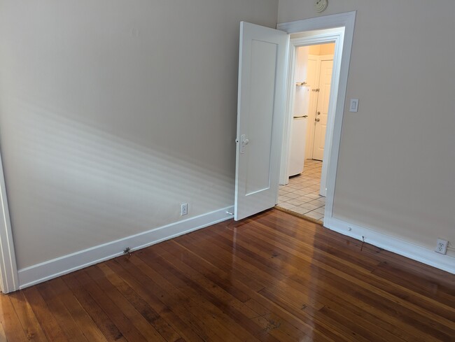 Bedroom with closet - 328 1st St