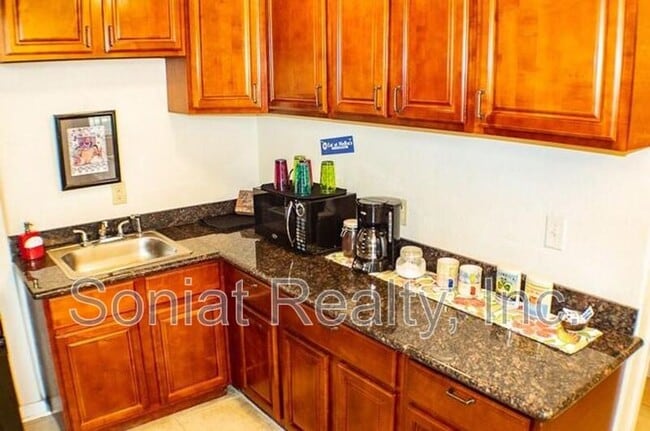 Building Photo - 1403 Port St