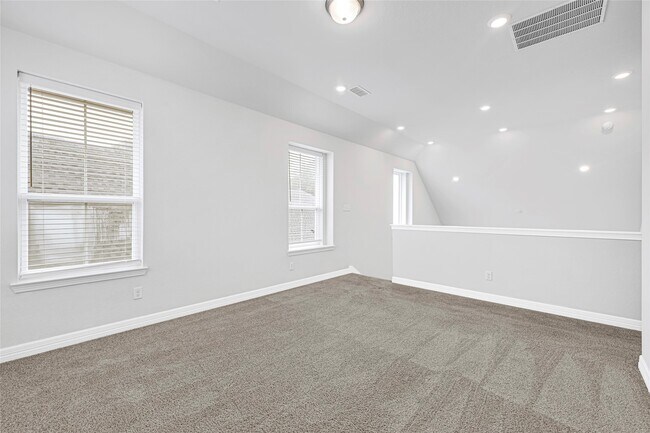 Building Photo - 9339 Galloway Wds Trl