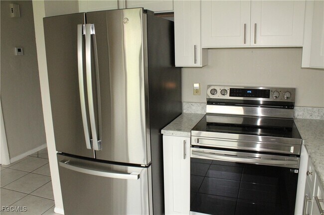 Building Photo - 511 SE 5th Pl