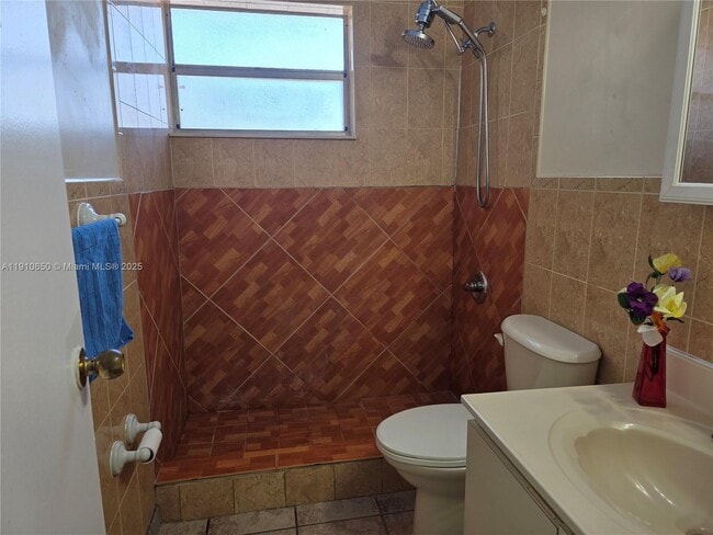 Building Photo - 10399 N Kendall Dr