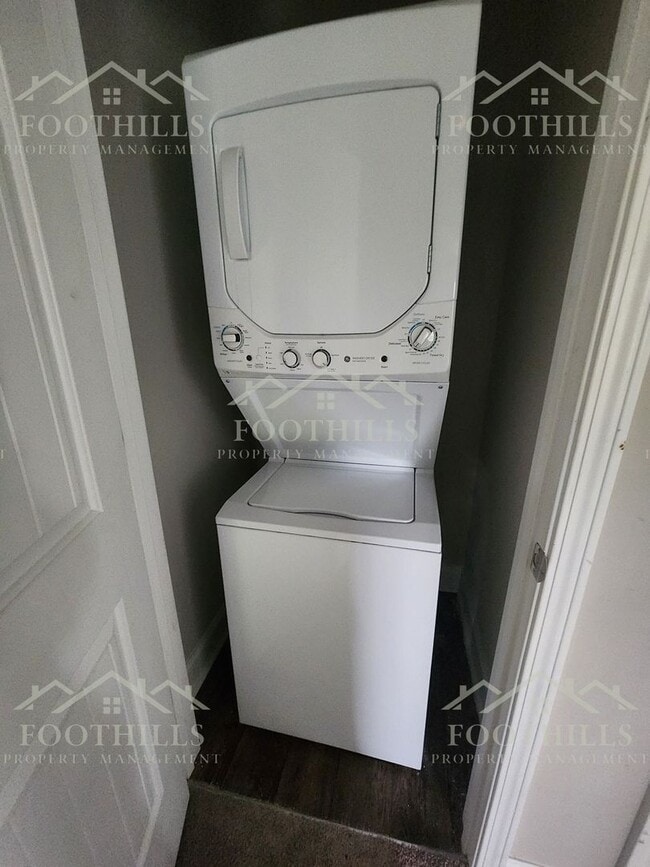 Building Photo - 102 David St