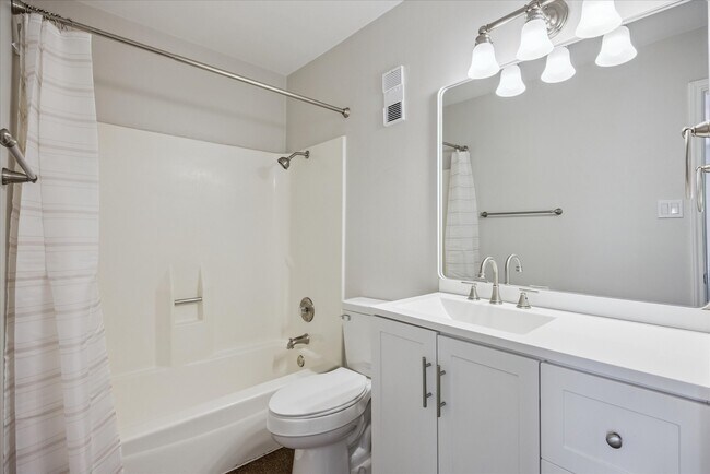Building Photo - 10345 Longmont Dr