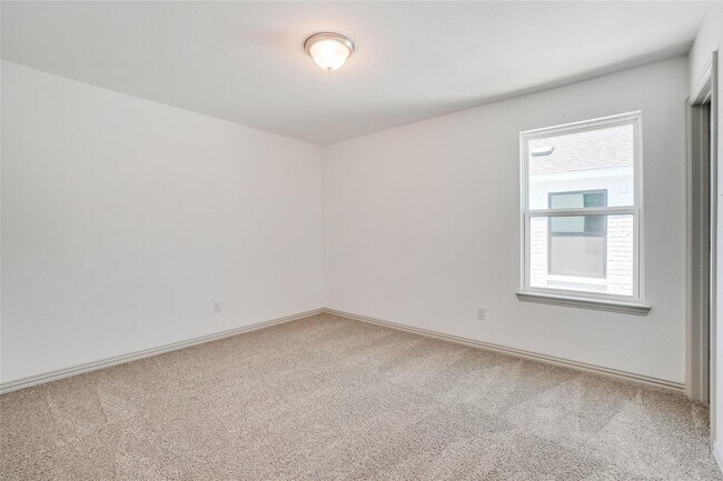 Building Photo - Luxury living in this stunning 4 bedroom, 3 bath home