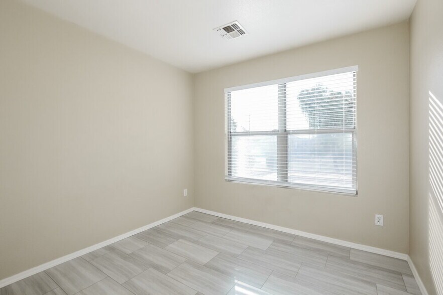 Building Photo - 3042 W Casino Ave