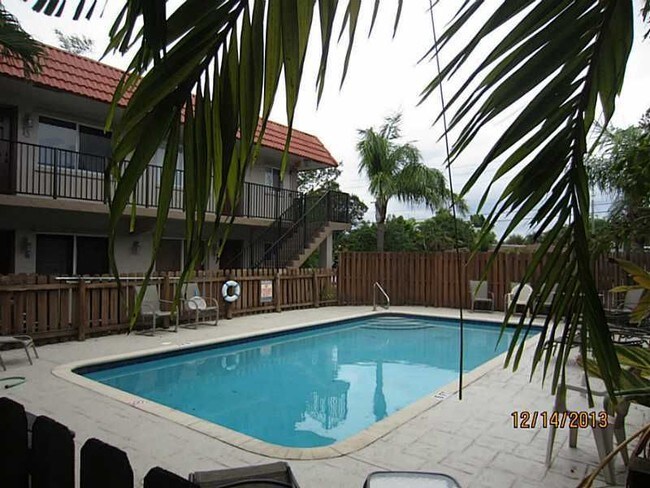 Building Photo - 3050 NE 5th Ter