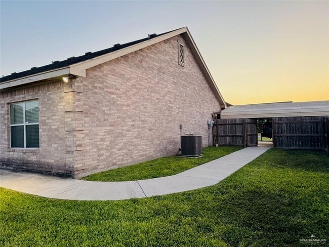 Building Photo - 2415 Flag Stone Terrace