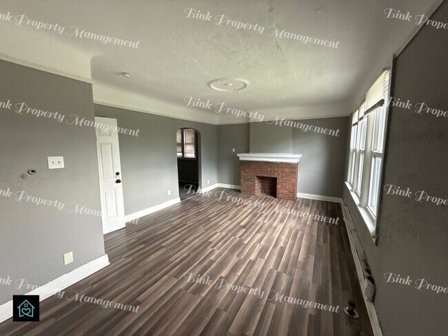 Building Photo - 14814 Sussex St