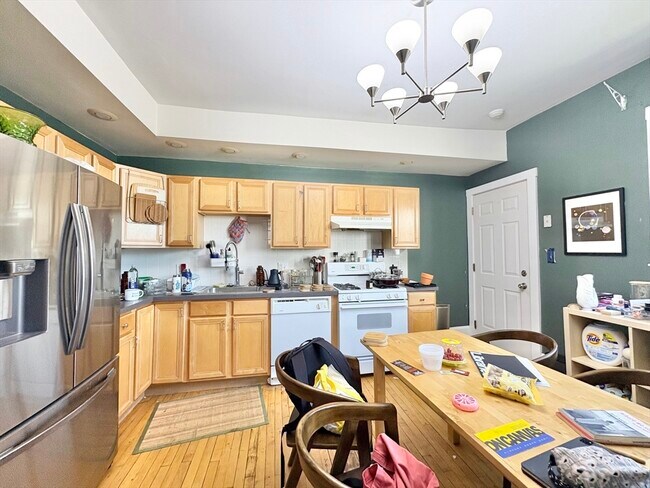 Building Photo - 367 Cardinal Medeiros Ave