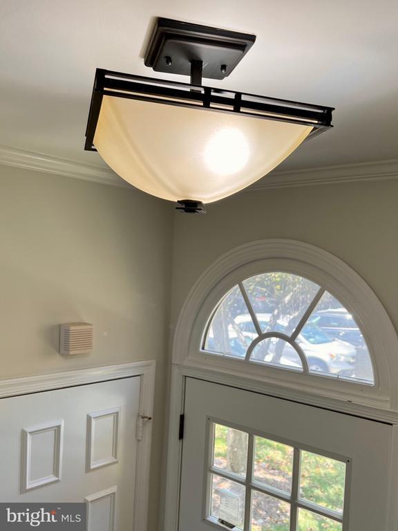 Building Photo - 10611 Pine Haven Terrace