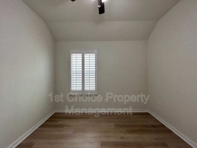 Building Photo - 952 Pinnacle Ridge Rd