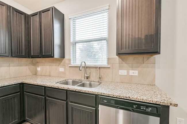 Building Photo - 2036 Elkington Cir