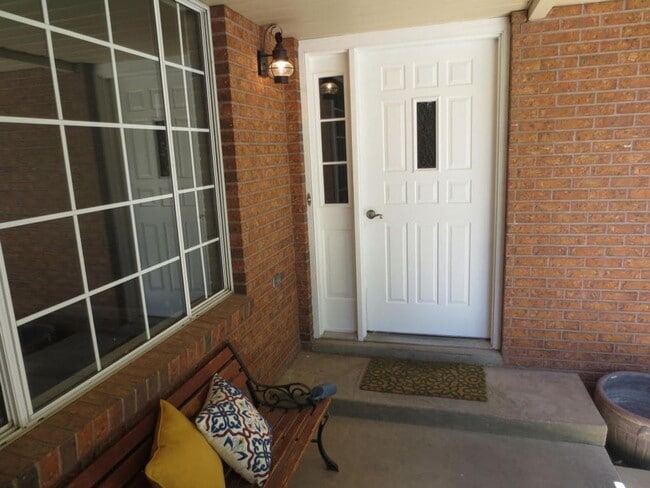 Building Photo - Amazing Home in Bloomington Hills