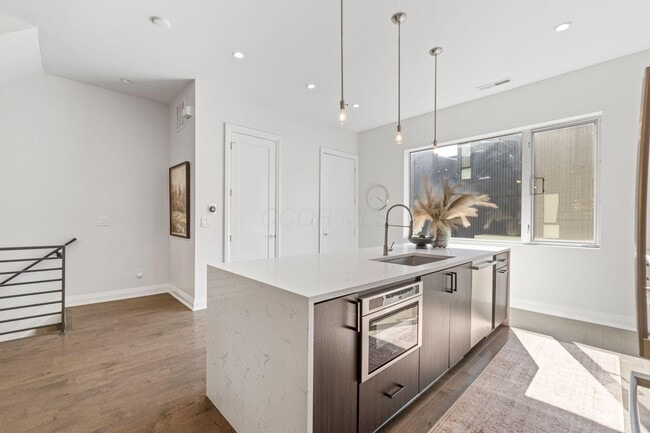 Building Photo - 801 N 6th St